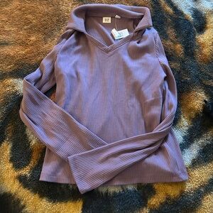 GAP Lavender Ribbed V-Neck Top